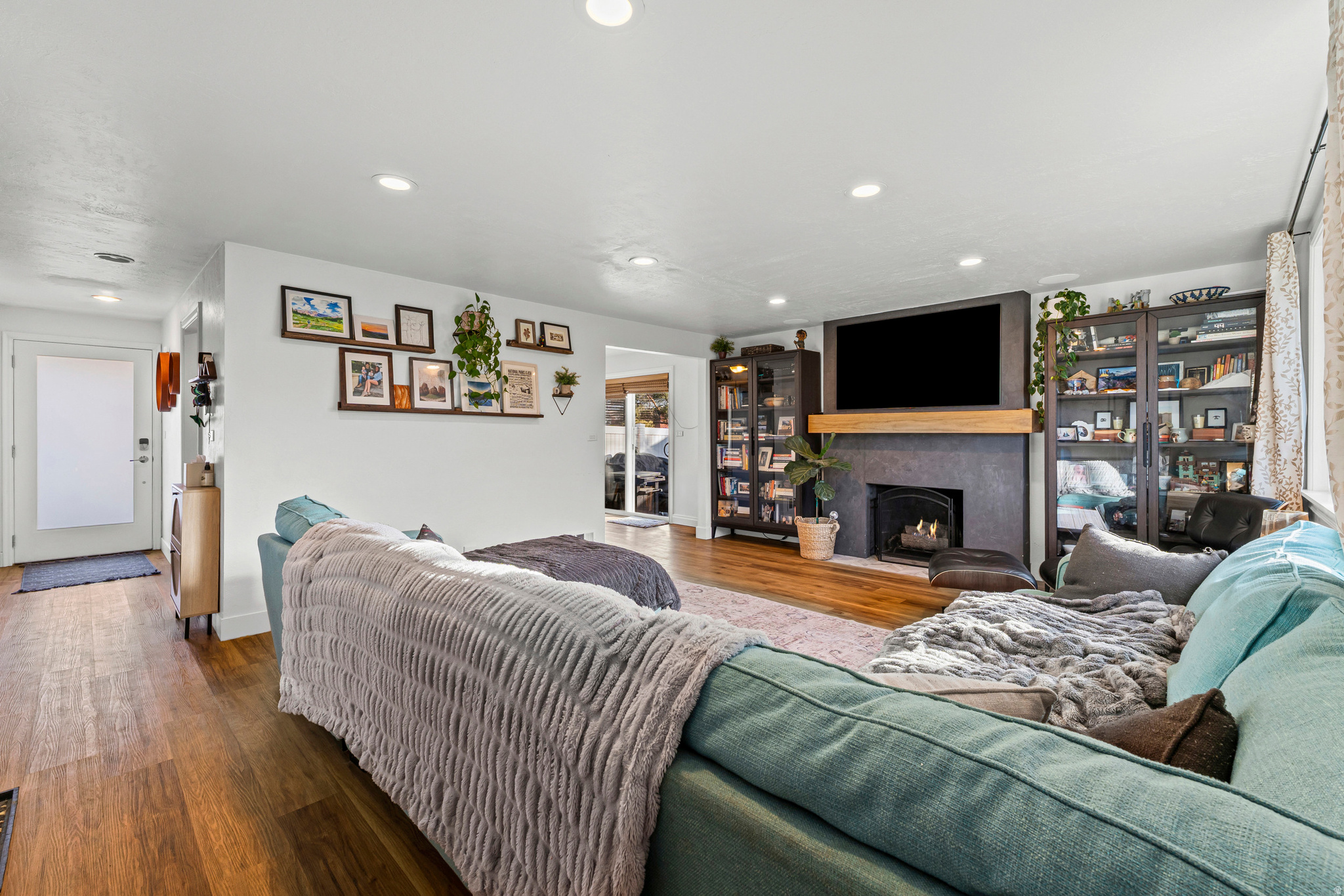 CRESTWOOD - Residential