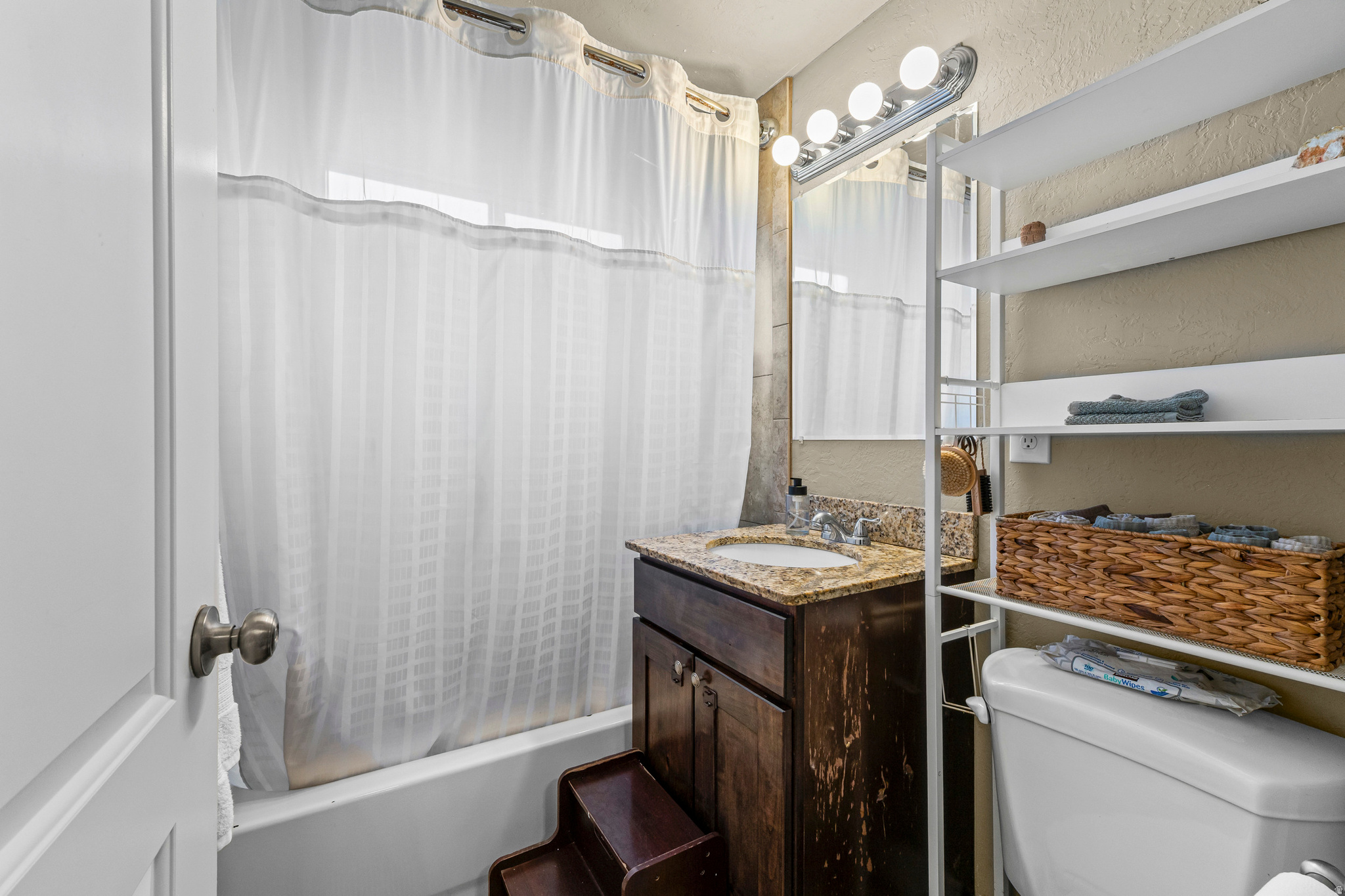 CRESTWOOD - Residential