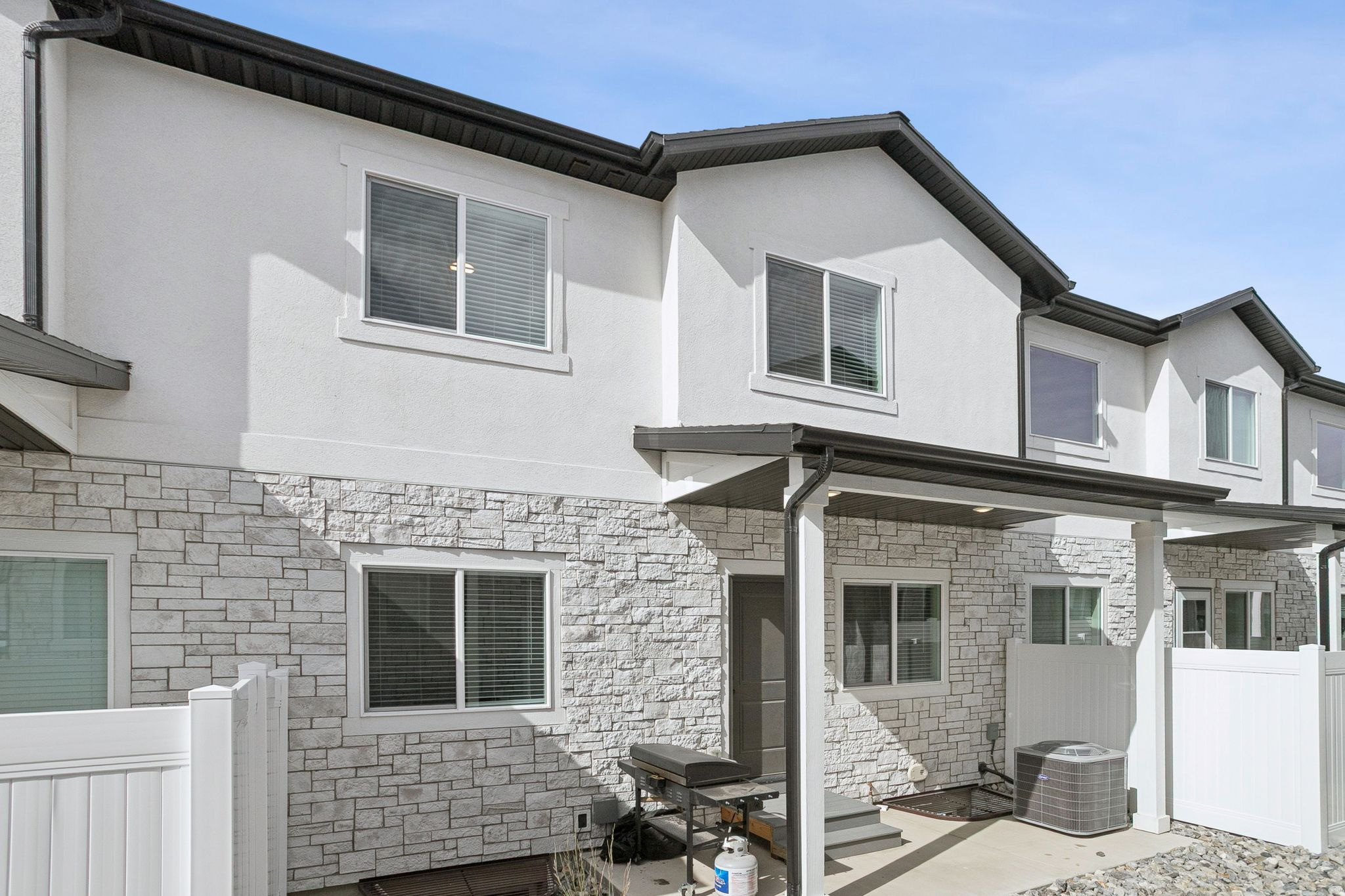 LEXINGTON TOWN HOMES - Residential