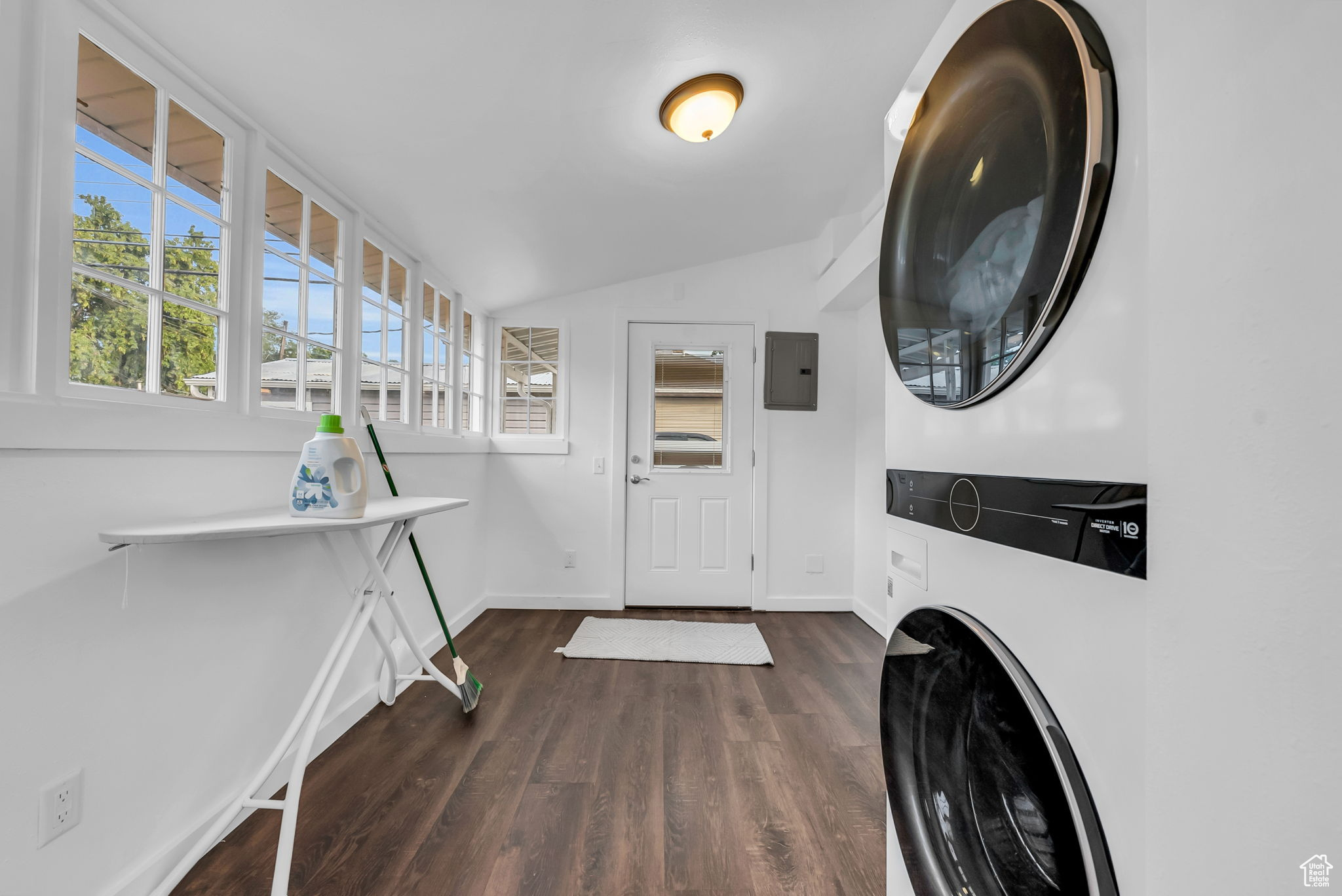 COM. 164.5 FT E & 8 RDS S OF NW COR OF BLK 80 - Residential