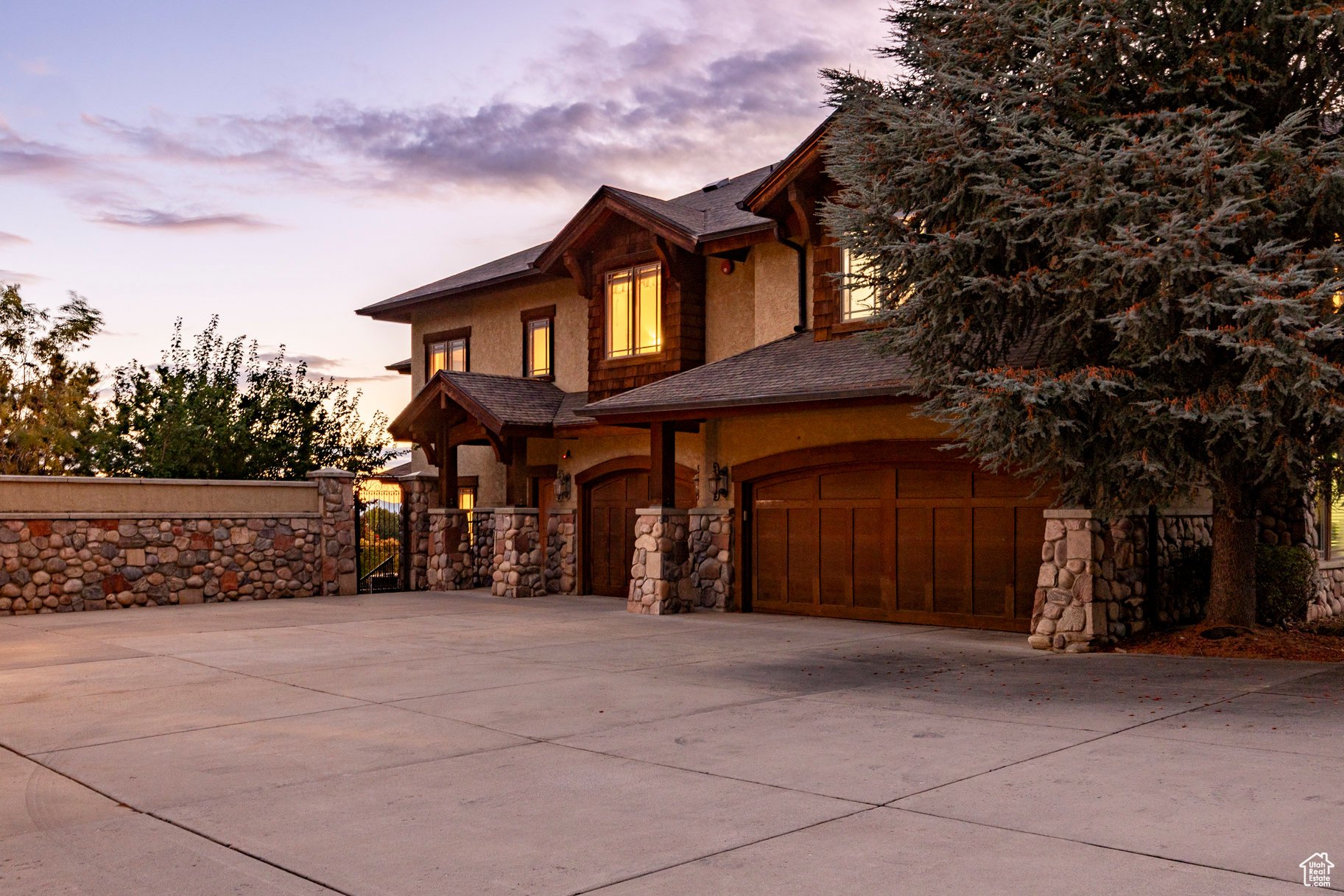 CANBERRA HILLS - Residential