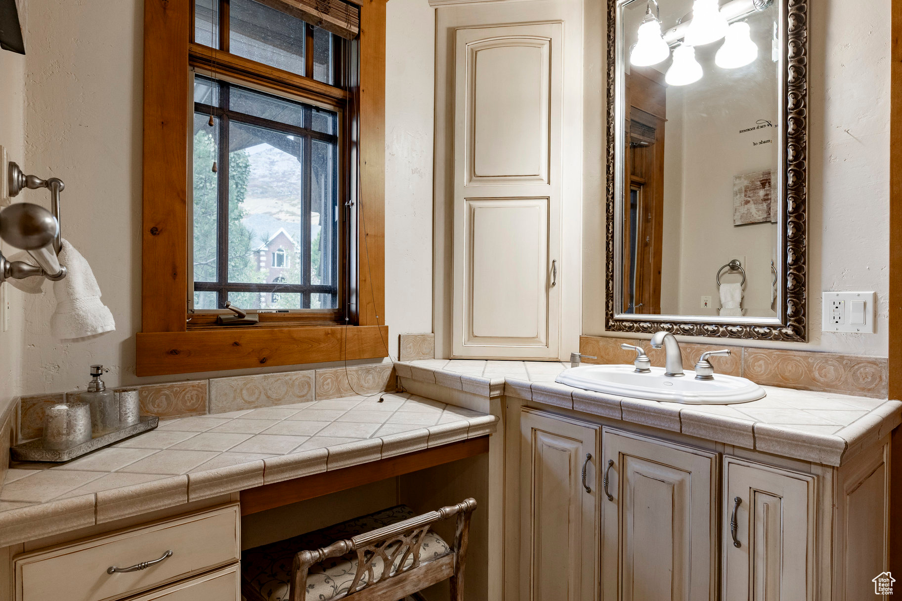 CANBERRA HILLS - Residential