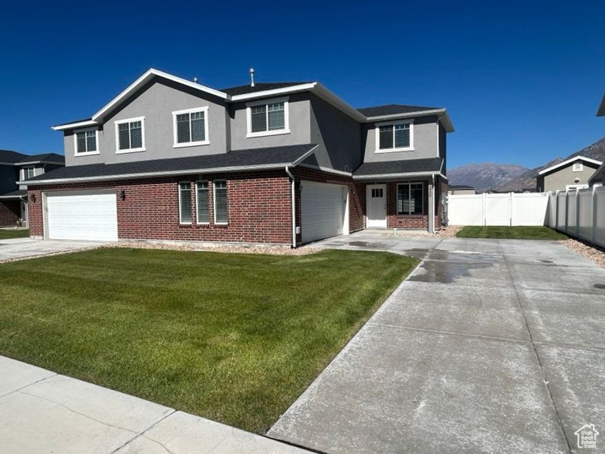 LIKE NEW 4 BEDROOM TWIN HOME! NO HOA!! 2 car garage, QUARTZ Tops, upgraded Dark cabinets with crown molding, tile flooring, central air, 2 tone paint,  quartz tops, plus much more. HIGH Quality 50% BRICK/STUCCO Exterior** SEE AGENT REMARKS FOR 10K OFFERS & SPECIALS**