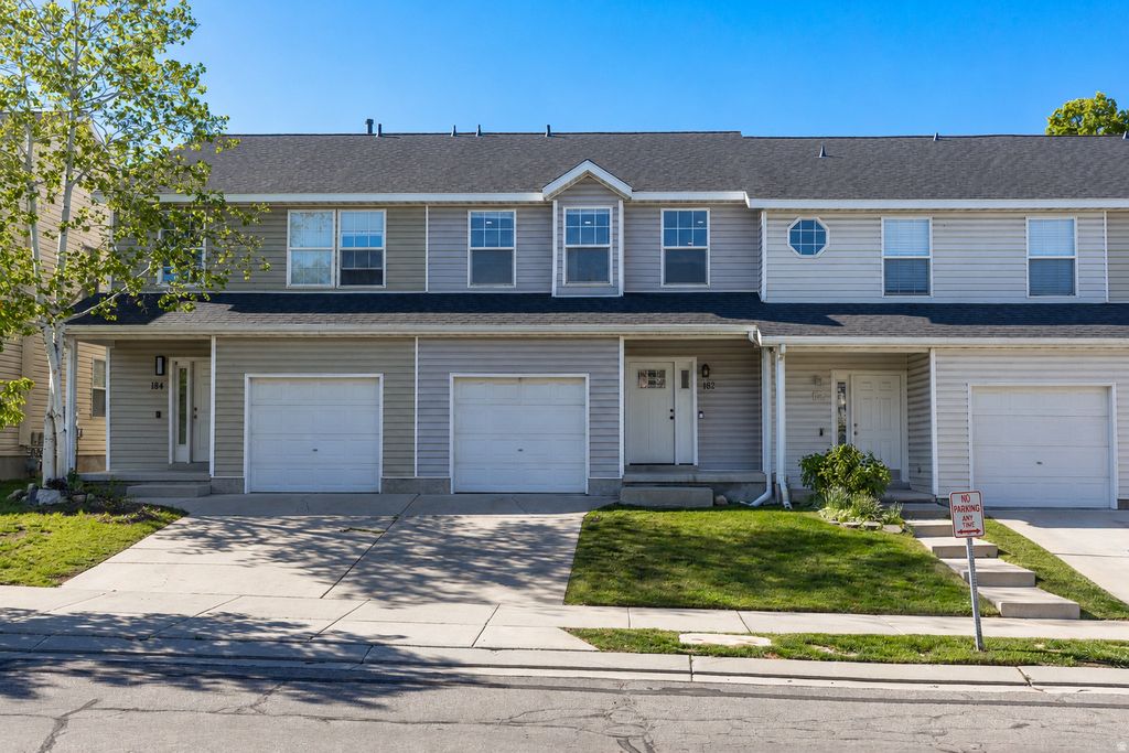 Photo of 182 E DAISYFIELD DR, Draper, UT 84020 (MLS # 2156637)