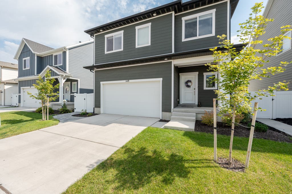 Photo of 149 E PARADE AVE, Saratoga Springs, UT 84045 (MLS # 2177770)