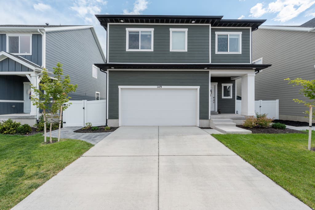 Photo of 149 E PARADE AVE, Saratoga Springs, UT 84045 (MLS # 2177770)