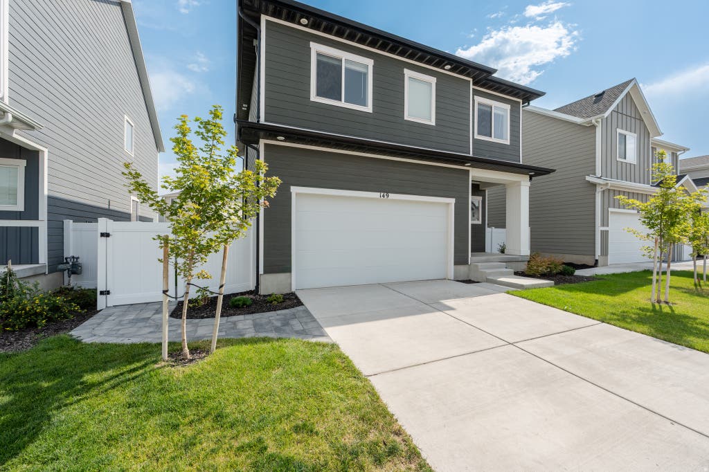 Photo of 149 E PARADE AVE, Saratoga Springs, UT 84045 (MLS # 2177770)