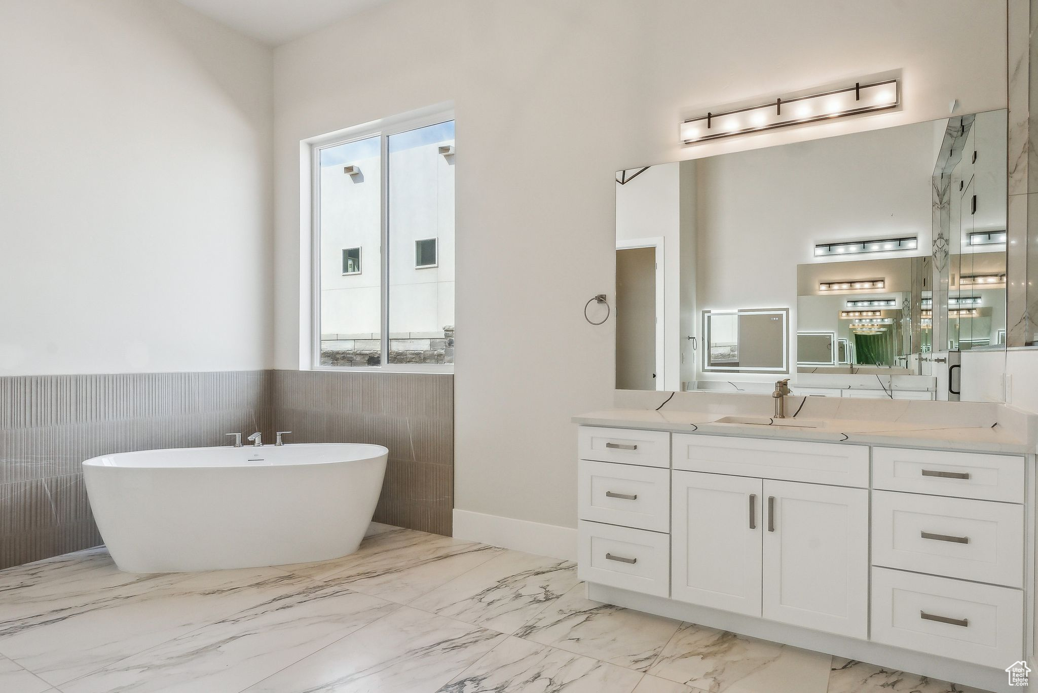 HAWKEYE POINT - Residential