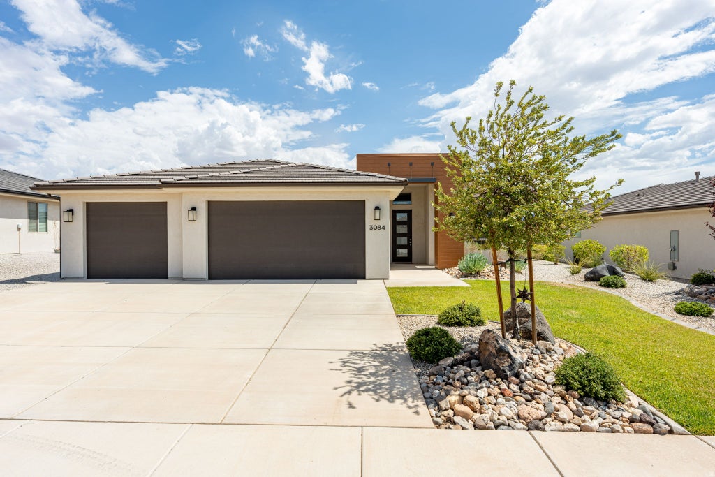 Photo of 3084 E FUCHSIA DR, Saint George, UT 84790 (MLS # 2173301)