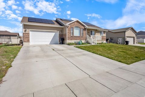 Tiny photo for 458 W 275 S, Tremonton, UT 84337 (MLS # 2137453)