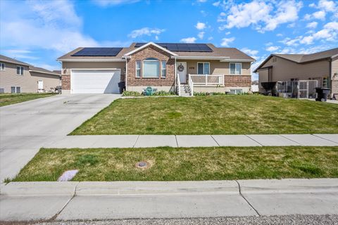 Photo of 458 W 275 S, Tremonton, UT 84337 (MLS # 2137453)