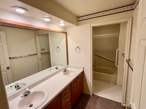 Tiny photo for 2286 W WILLIAMSBURG CIR, West Jordan, UT 84088 (MLS # 2121875)