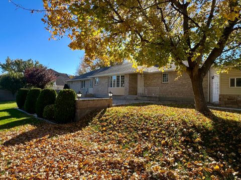 Tiny photo for 2286 W WILLIAMSBURG CIR, West Jordan, UT 84088 (MLS # 2121875)