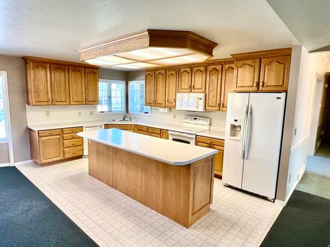 Tiny photo for 2286 W WILLIAMSBURG CIR, West Jordan, UT 84088 (MLS # 2121875)