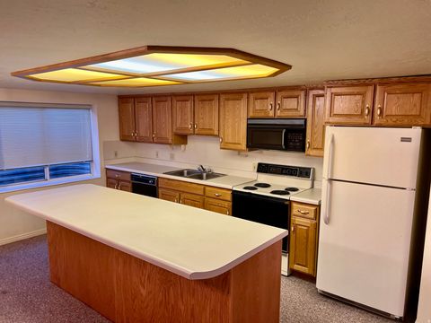 Tiny photo for 2286 W WILLIAMSBURG CIR, West Jordan, UT 84088 (MLS # 2121875)