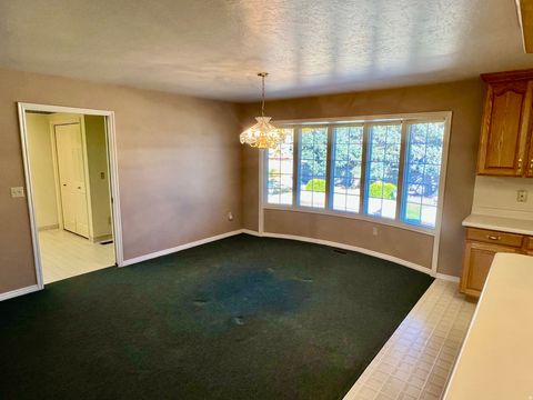 Tiny photo for 2286 W WILLIAMSBURG CIR, West Jordan, UT 84088 (MLS # 2121875)