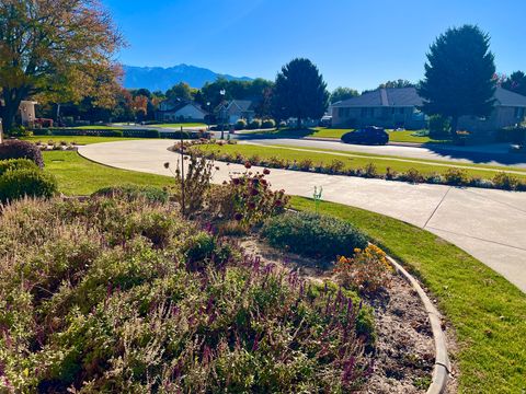 Tiny photo for 2286 W WILLIAMSBURG CIR, West Jordan, UT 84088 (MLS # 2121875)