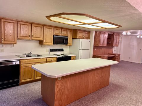 Tiny photo for 2286 W WILLIAMSBURG CIR, West Jordan, UT 84088 (MLS # 2121875)