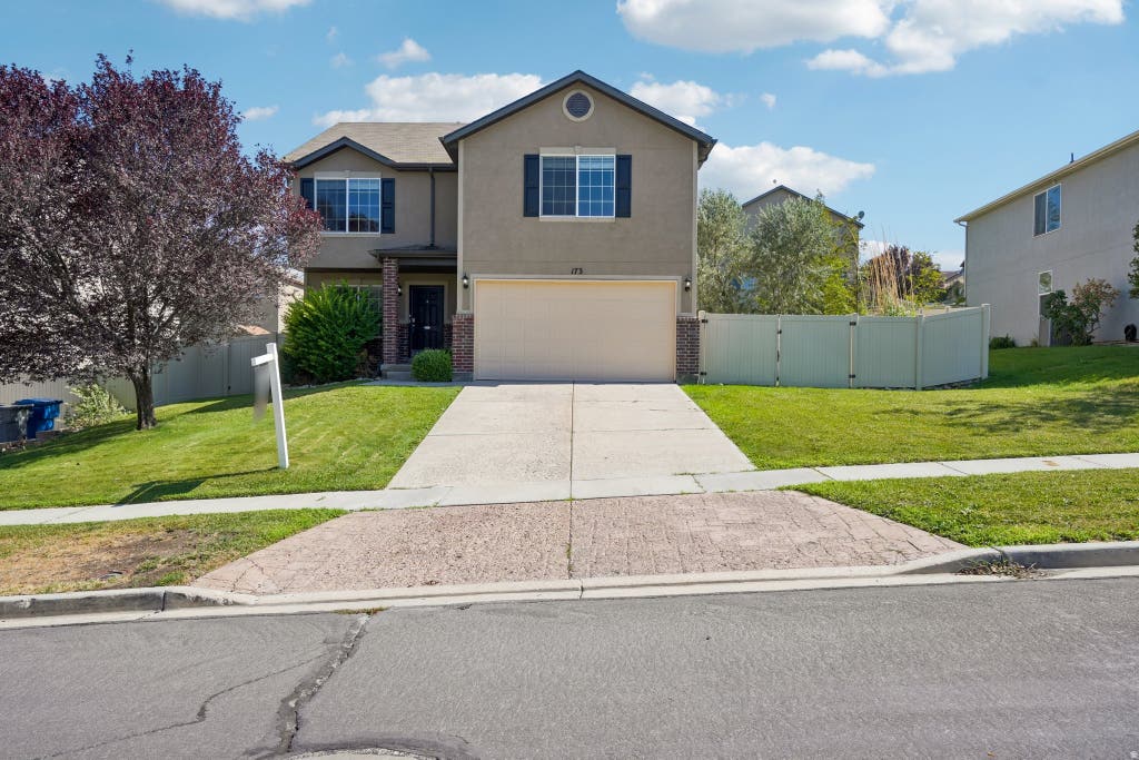 Photo of 173 W COOPER AVE, Saratoga Springs, UT 84045 (MLS # 2175266)