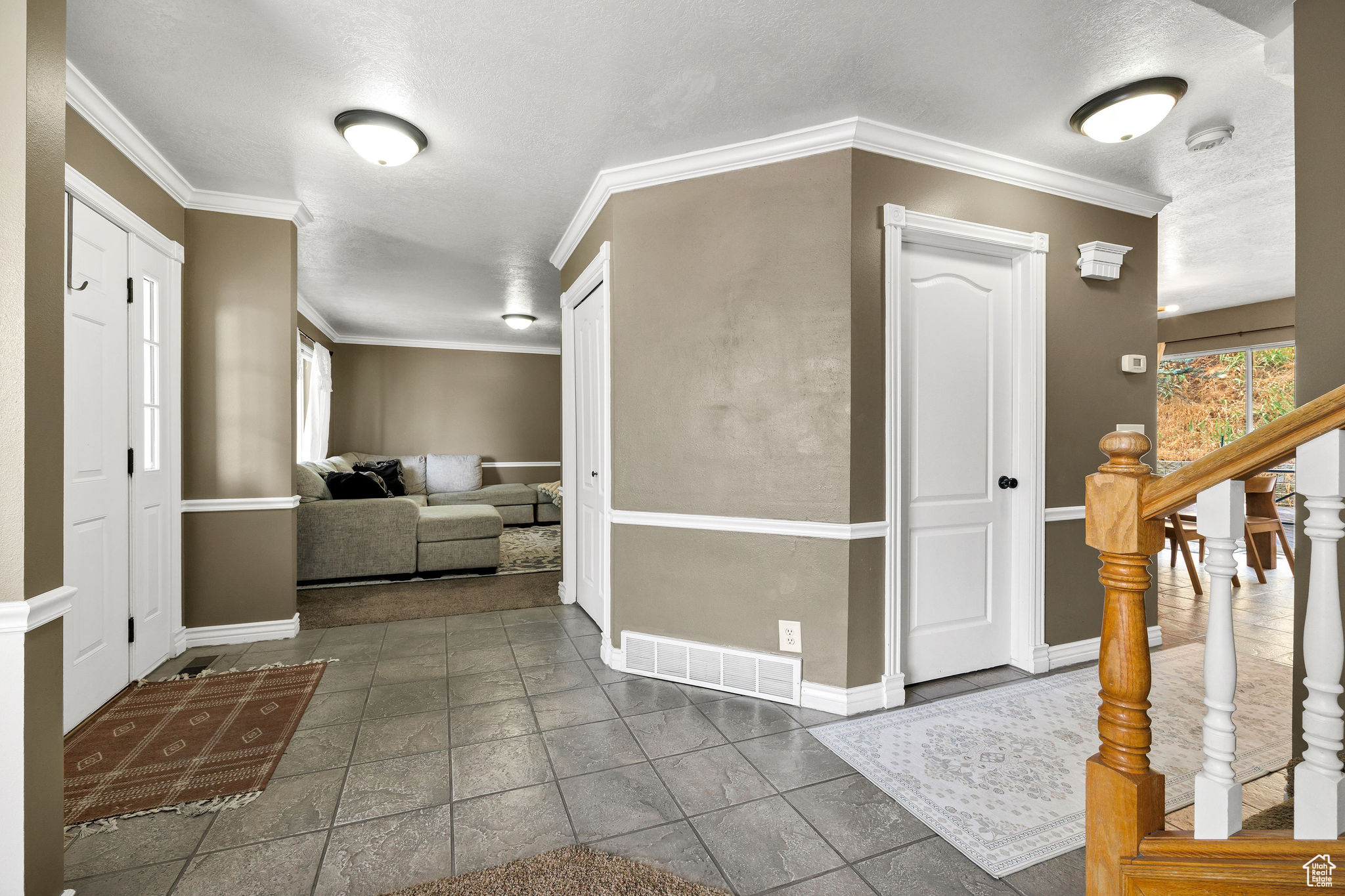 74 CANTERBURY CIR