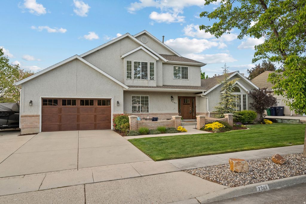 Photo of 2247 E WILLOW HILLS DR, Sandy, UT 84093 (MLS # 2154738)