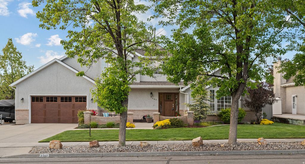 Photo of 2247 E WILLOW HILLS DR, Sandy, UT 84093 (MLS # 2154738)