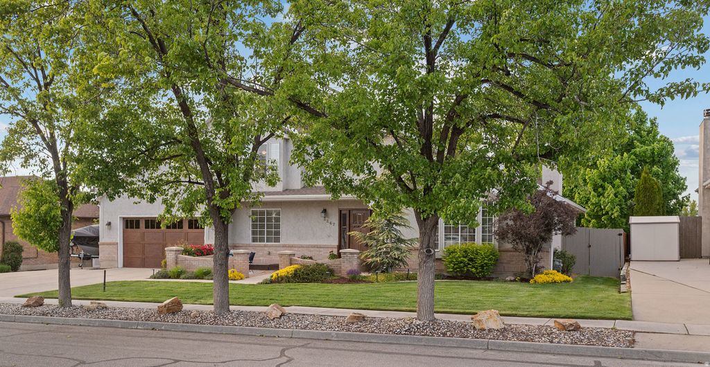 Photo of 2247 E WILLOW HILLS DR, Sandy, UT 84093 (MLS # 2154738)