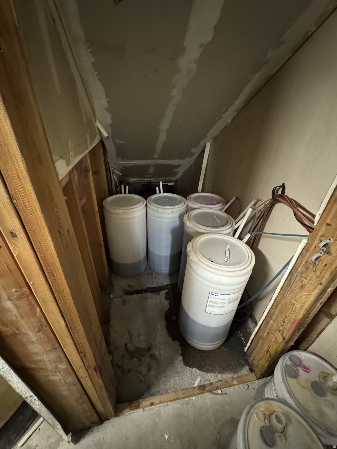 OQUIRRH SHADOWS - Commercial Sale