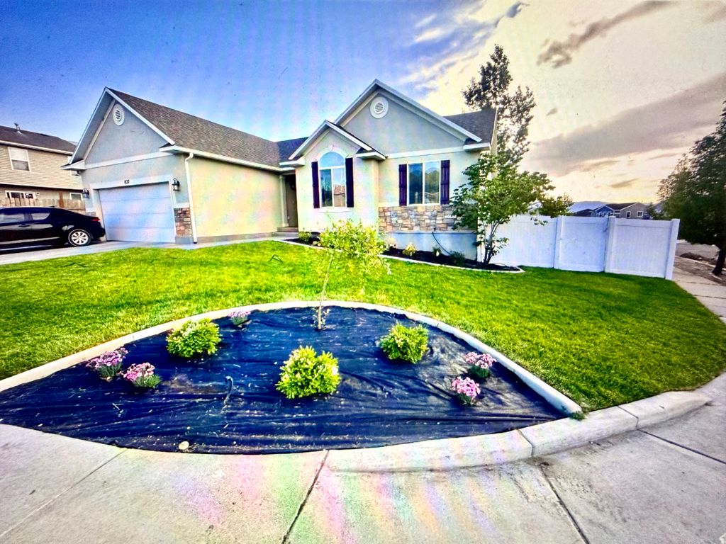 Photo of 827 N 200 W, Tooele, UT 84074 (MLS # 2138787)
