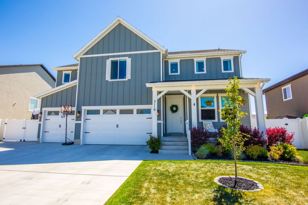 Photo of 2119 S MOUNTAIN VIEW BLVD E, Woods Cross, UT 84087 (MLS # 2153469)