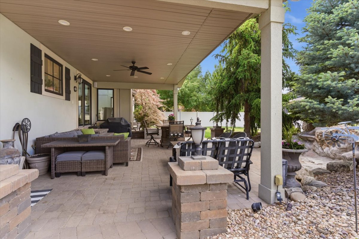 MOUNTAIN VISTAS - Residential