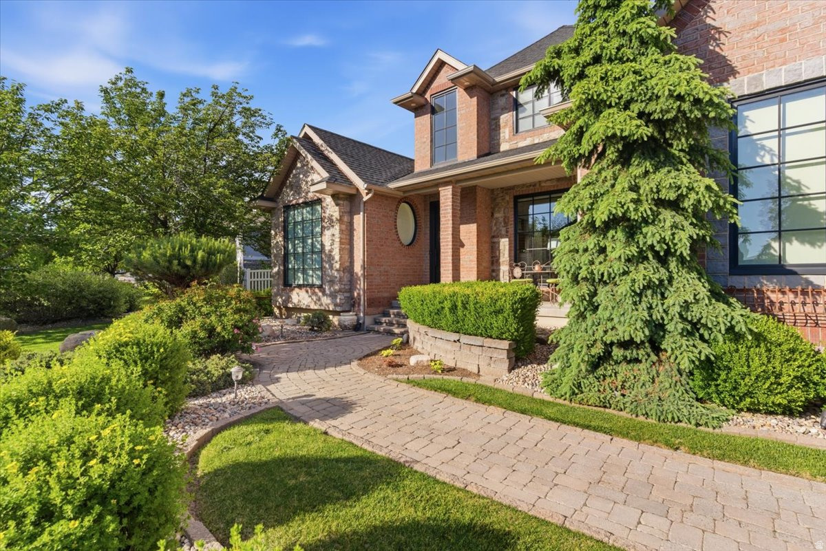 MOUNTAIN VISTAS - Residential