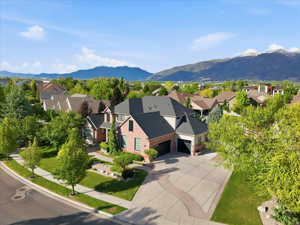 MOUNTAIN VISTAS - Residential