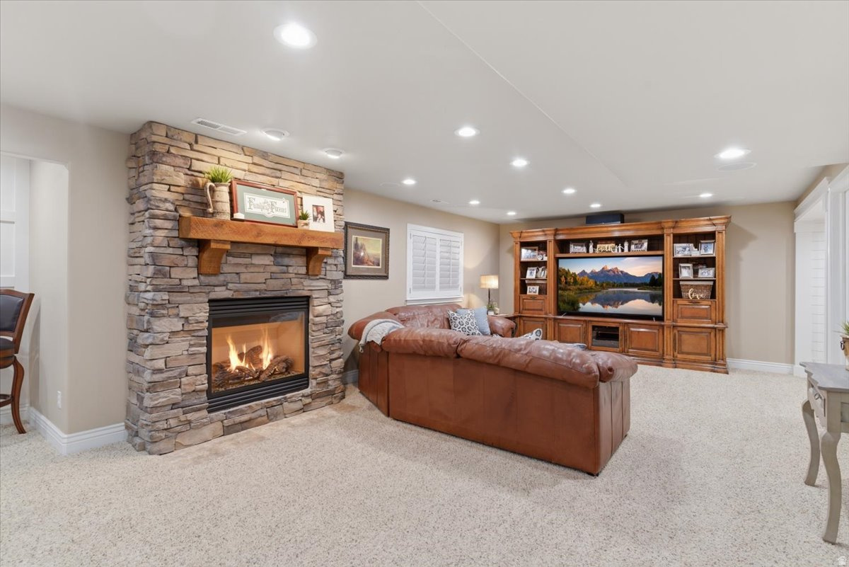 MOUNTAIN VISTAS - Residential