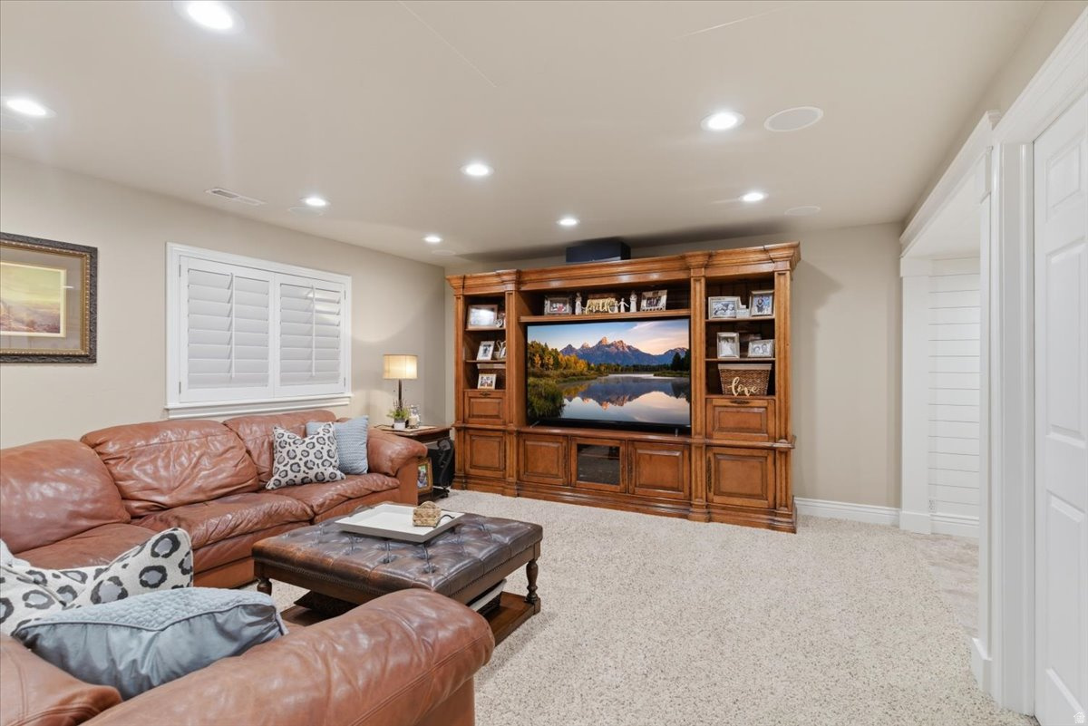 MOUNTAIN VISTAS - Residential