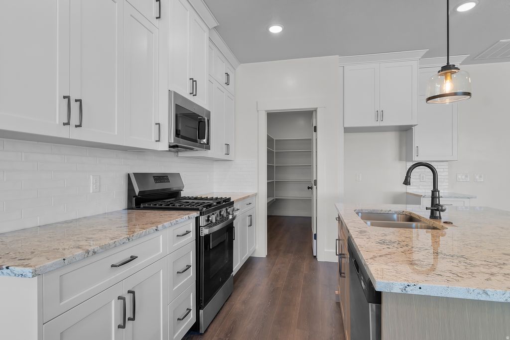 Photo of 1603 W SILVER CANOE WAY, Logan, UT 84321 (MLS # 2131548)