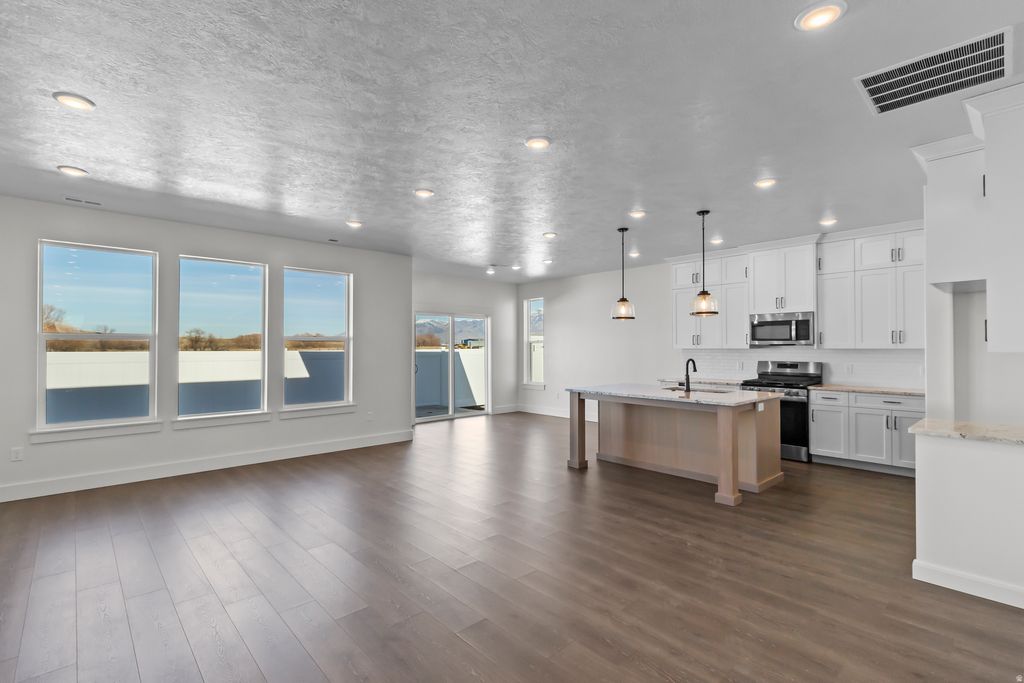 Photo of 1603 W SILVER CANOE WAY, Logan, UT 84321 (MLS # 2131548)