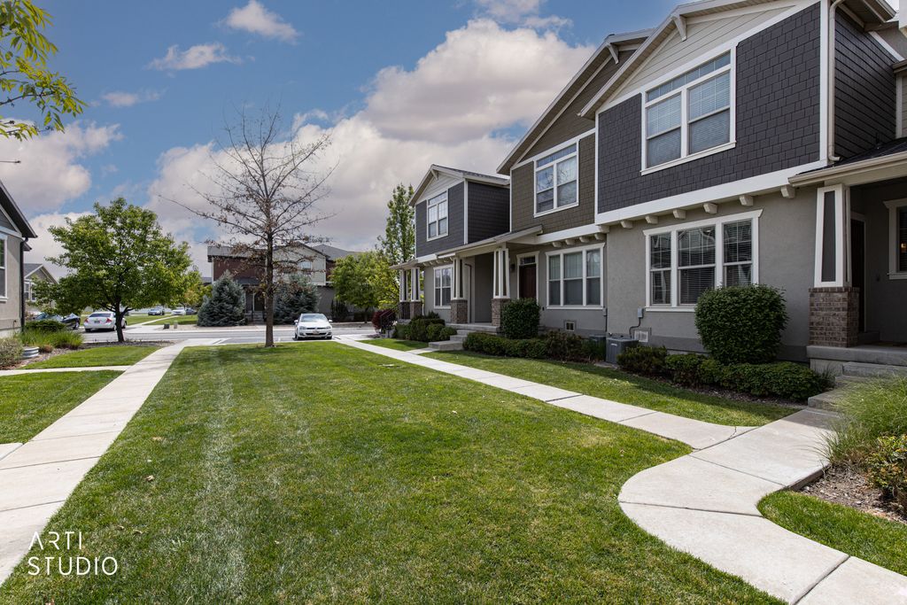Photo of 1281 S MOUNTAIN CREST DRIVE DR, Woods Cross, UT 84087 (MLS # 2154914)