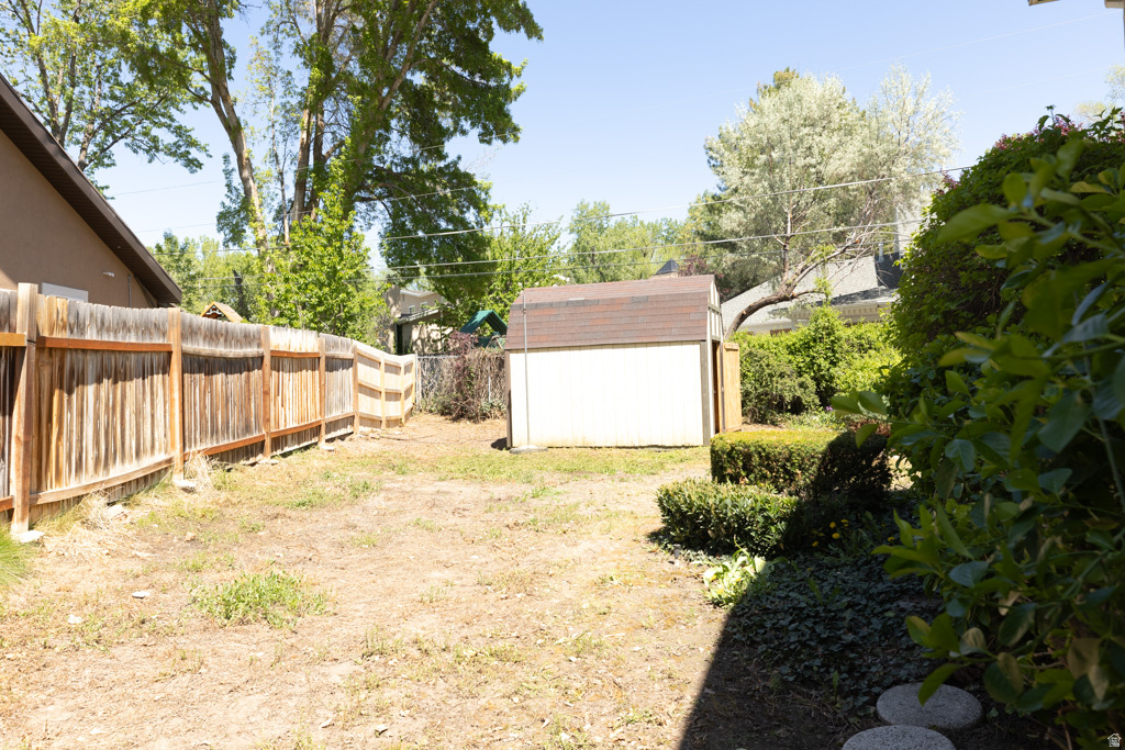 CROWN COLONY - Residential