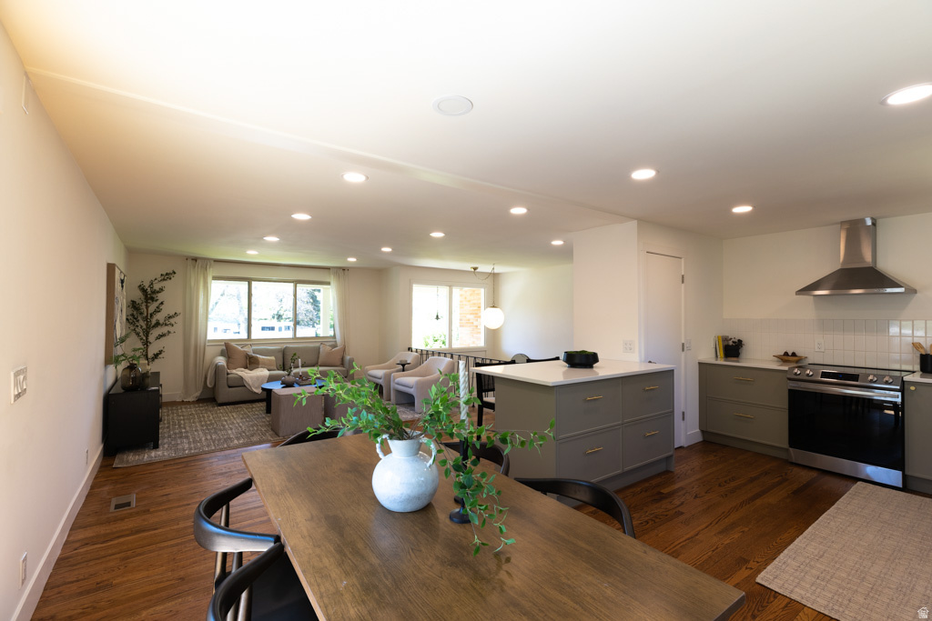 CROWN COLONY - Residential