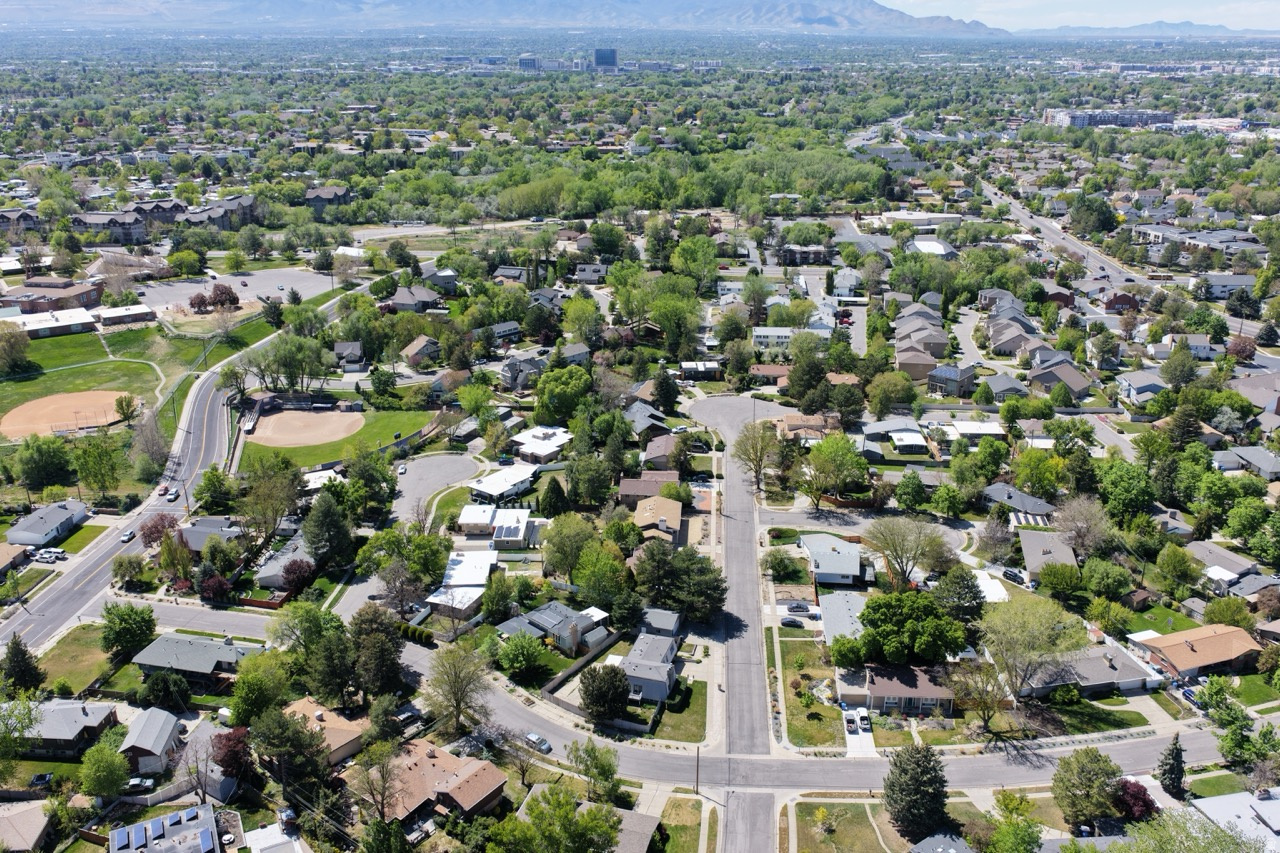 CROWN COLONY - Residential