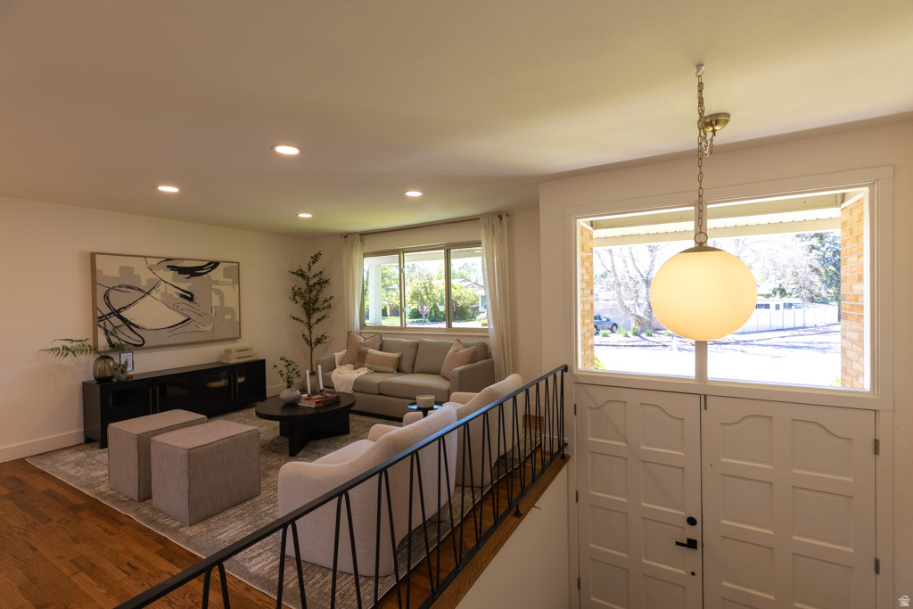 CROWN COLONY - Residential