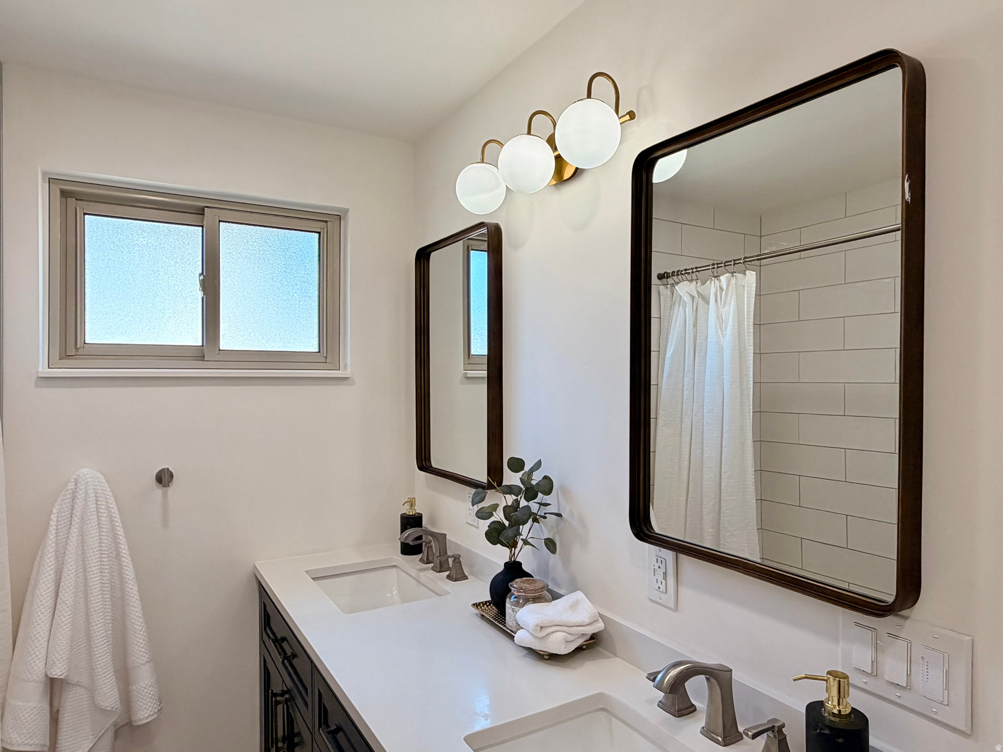 CROWN COLONY - Residential