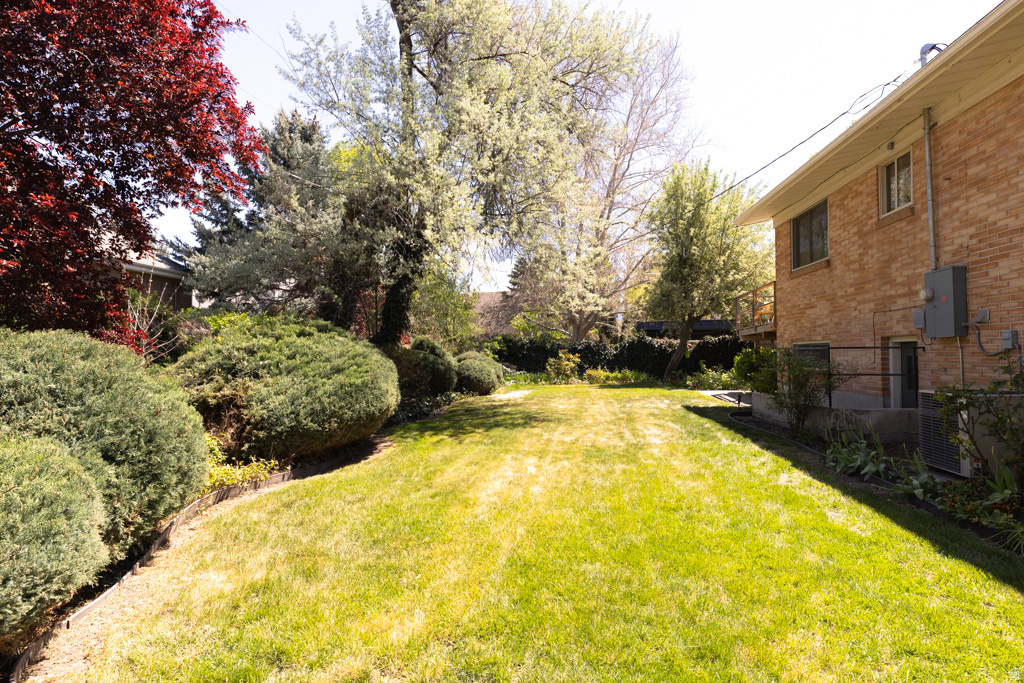 CROWN COLONY - Residential