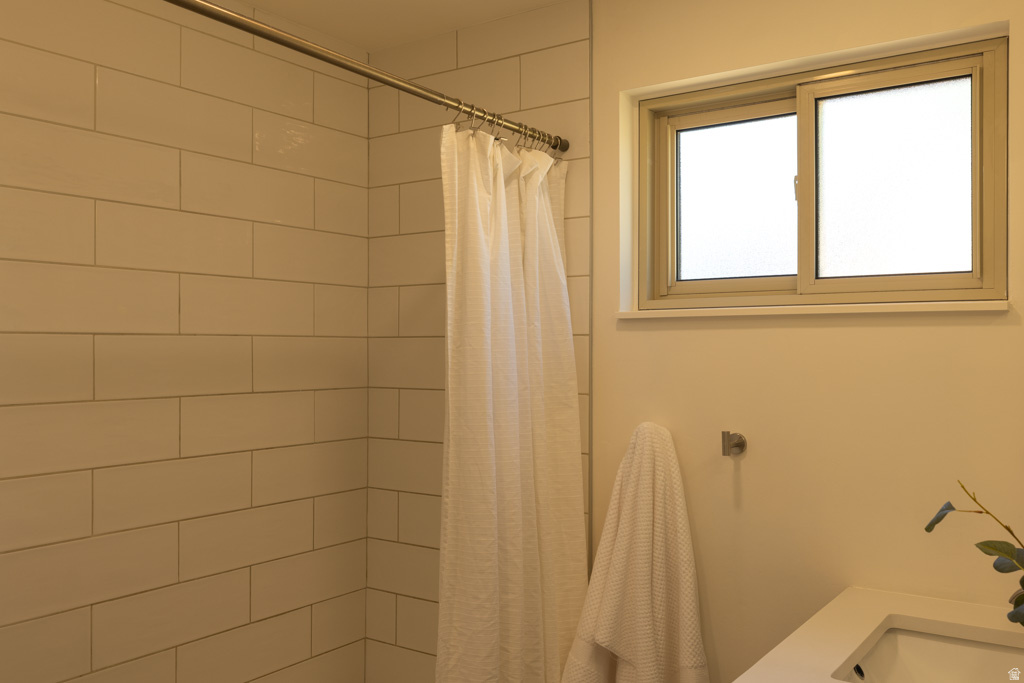 CROWN COLONY - Residential