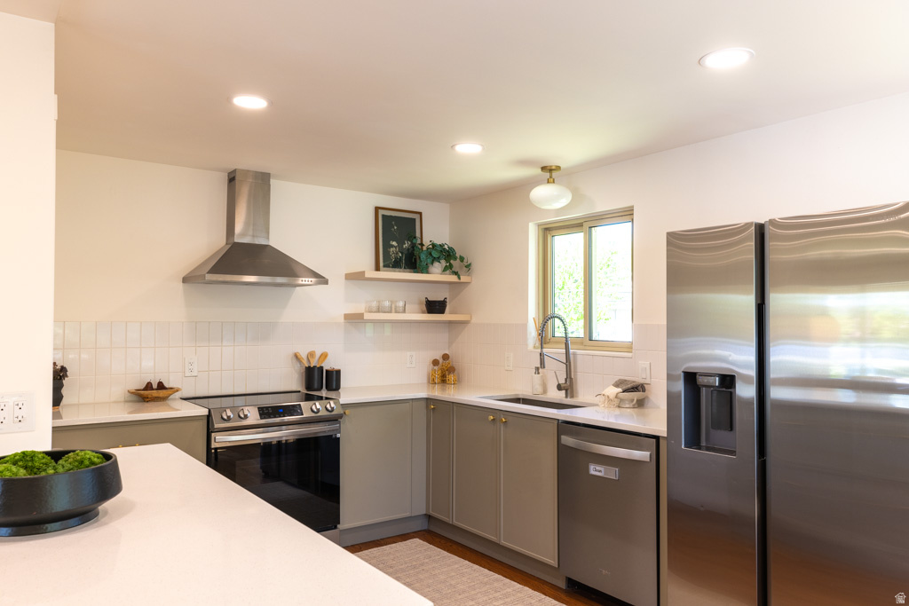 CROWN COLONY - Residential