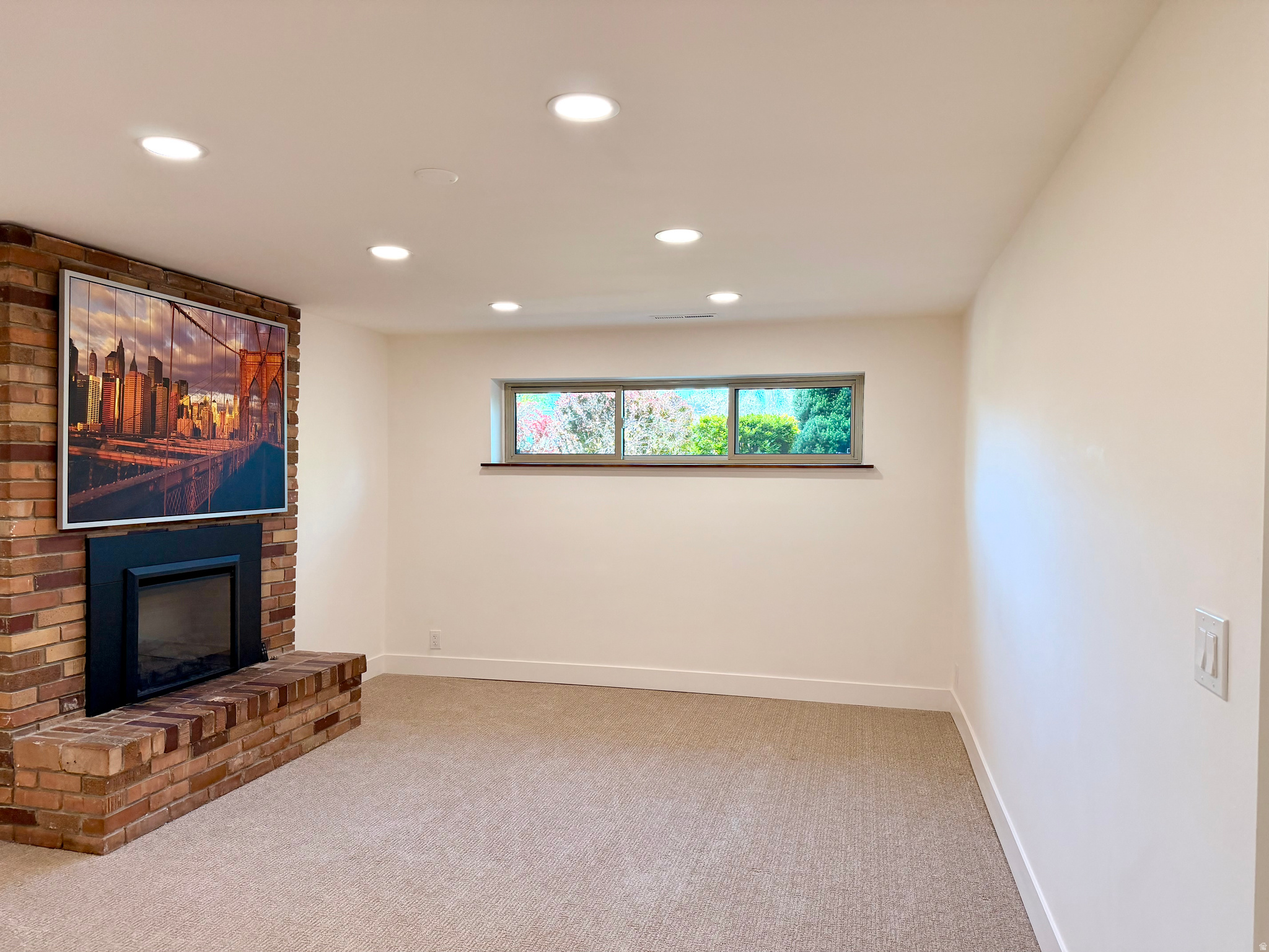 CROWN COLONY - Residential