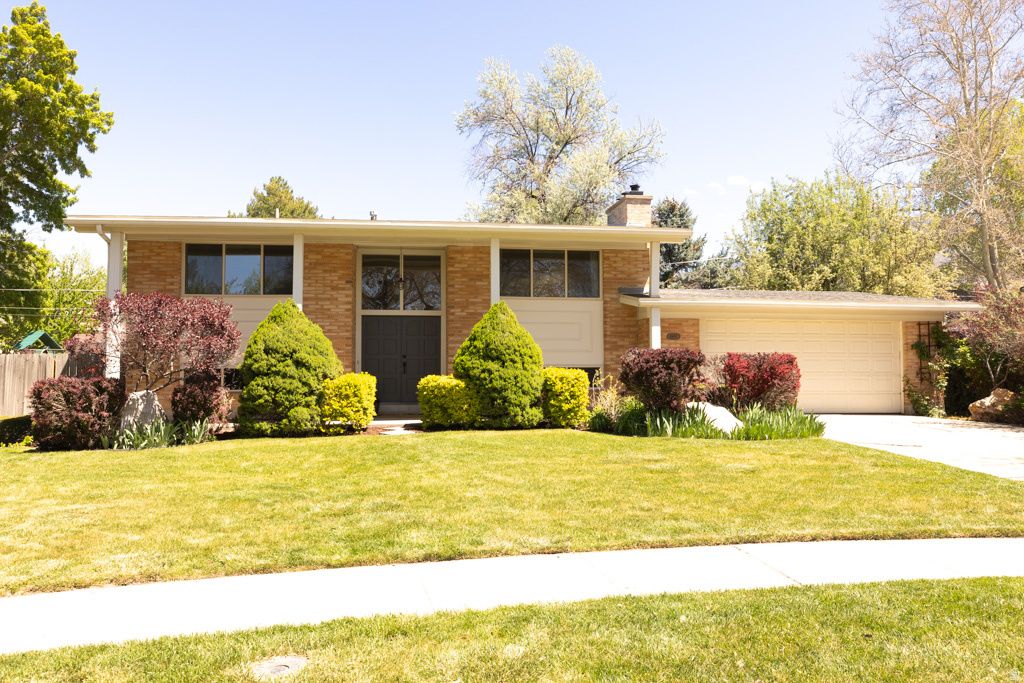 Photo of 4851 S COLONY DR, Salt Lake City, UT 84117 (MLS # 2153324)