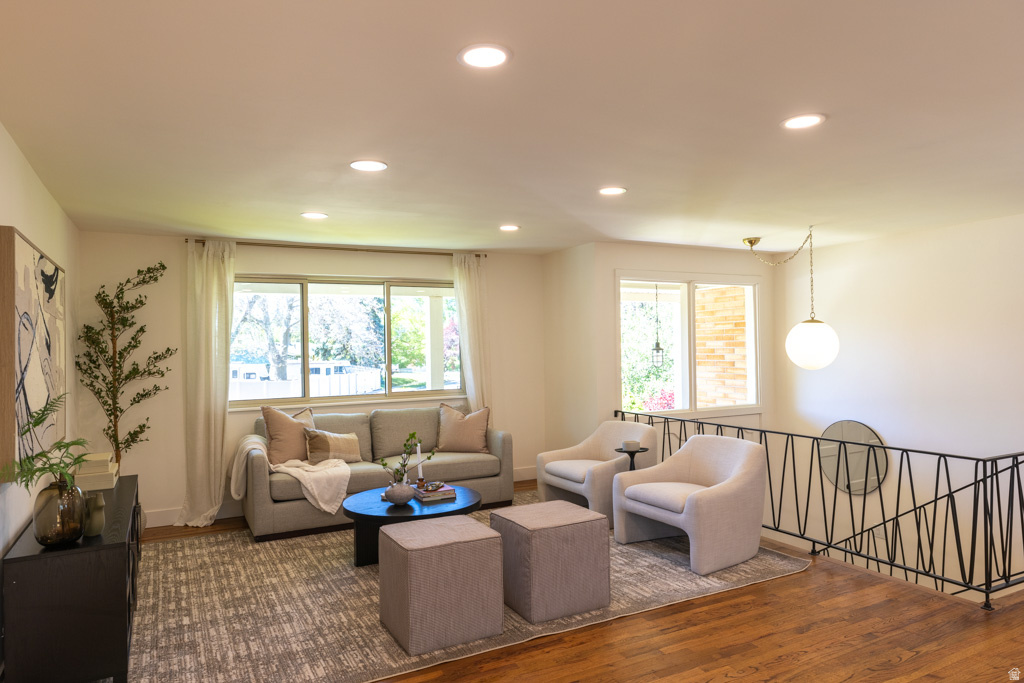 CROWN COLONY - Residential