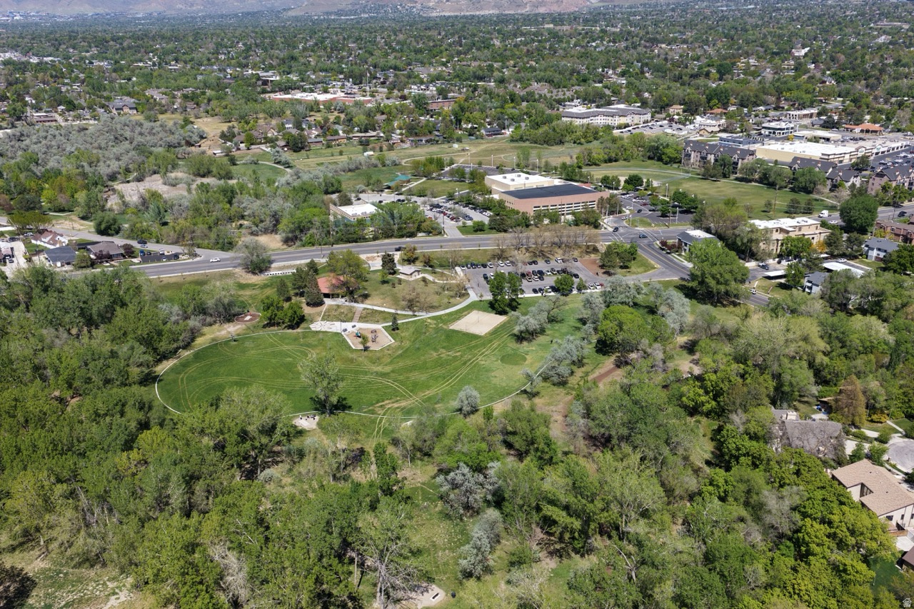 CROWN COLONY - Residential